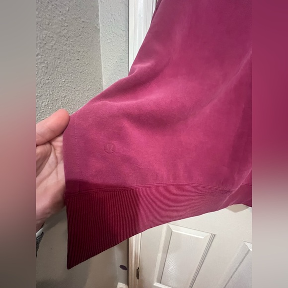 35. Lululemon women’s 10 pink softstreme turtleneck pullover - Picture 8 of 11